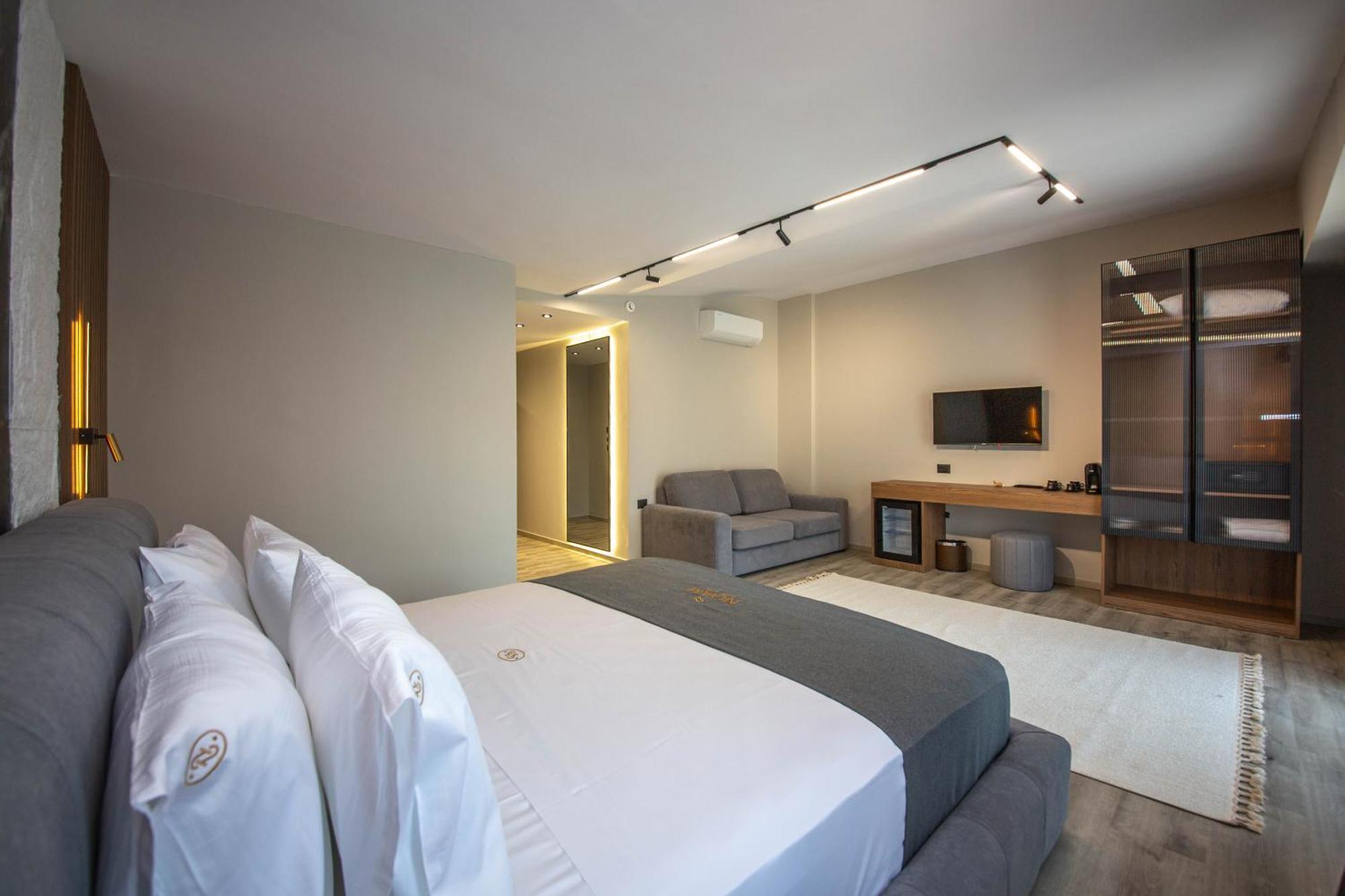 Noam Luxury Hotel