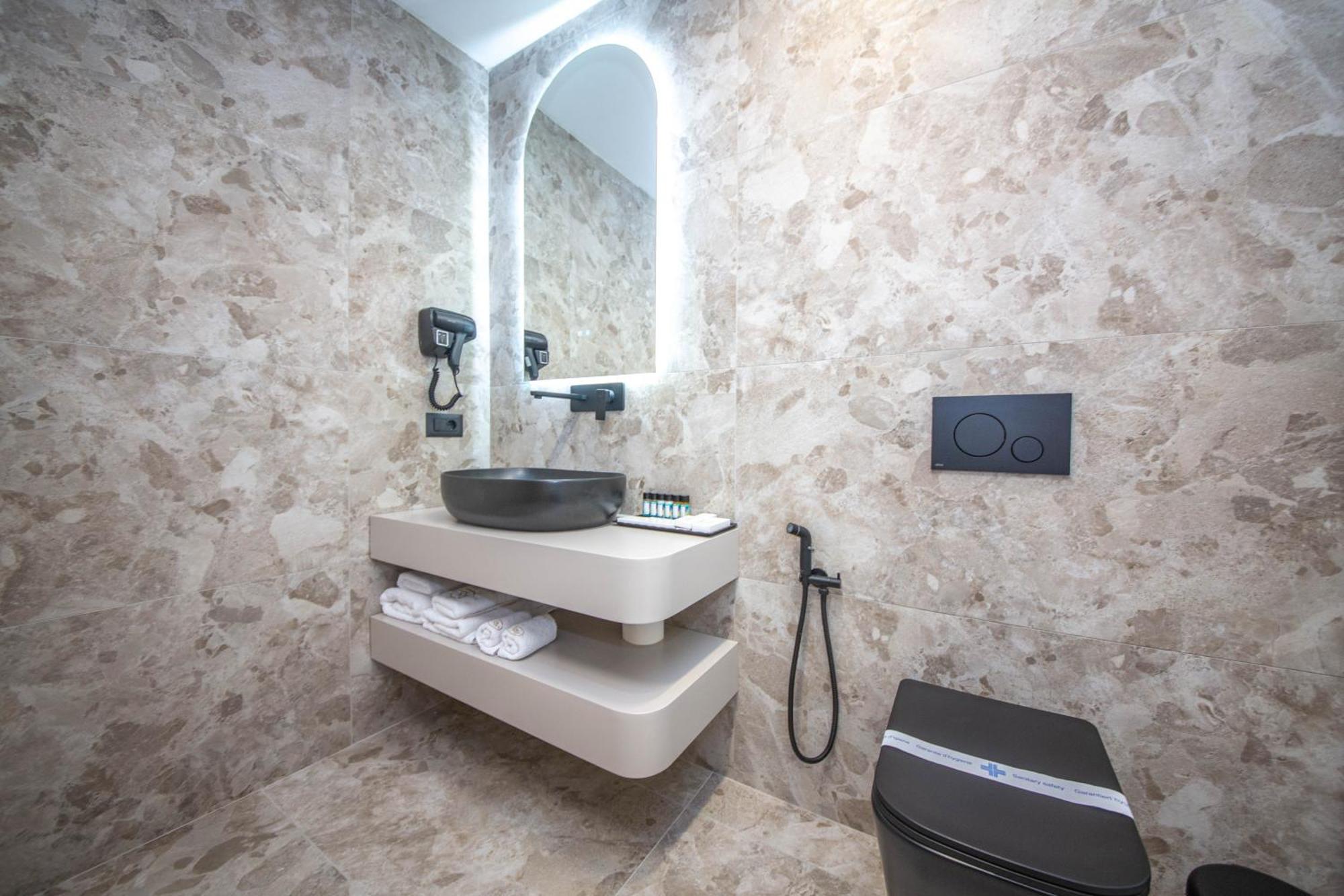 Noam Luxury Hotel